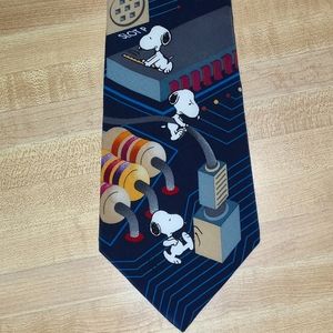 Peanuts Snoopy 'Bugged Out On the Internet' vintage made in the USA neck tie.